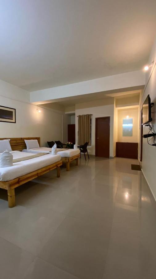 Hotel Travellers Inn Shillong Dış mekan fotoğraf