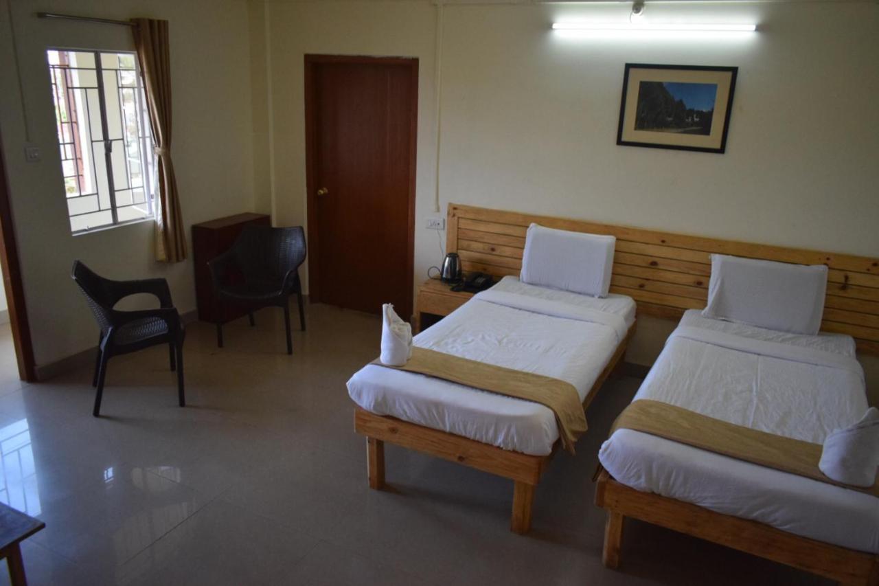 Hotel Travellers Inn Shillong Dış mekan fotoğraf