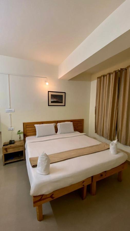 Hotel Travellers Inn Shillong Dış mekan fotoğraf