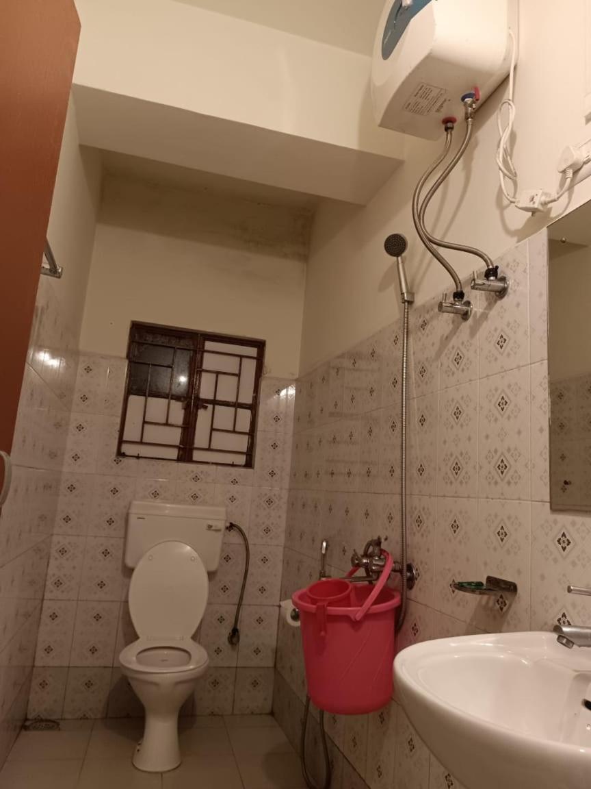 Hotel Travellers Inn Shillong Dış mekan fotoğraf