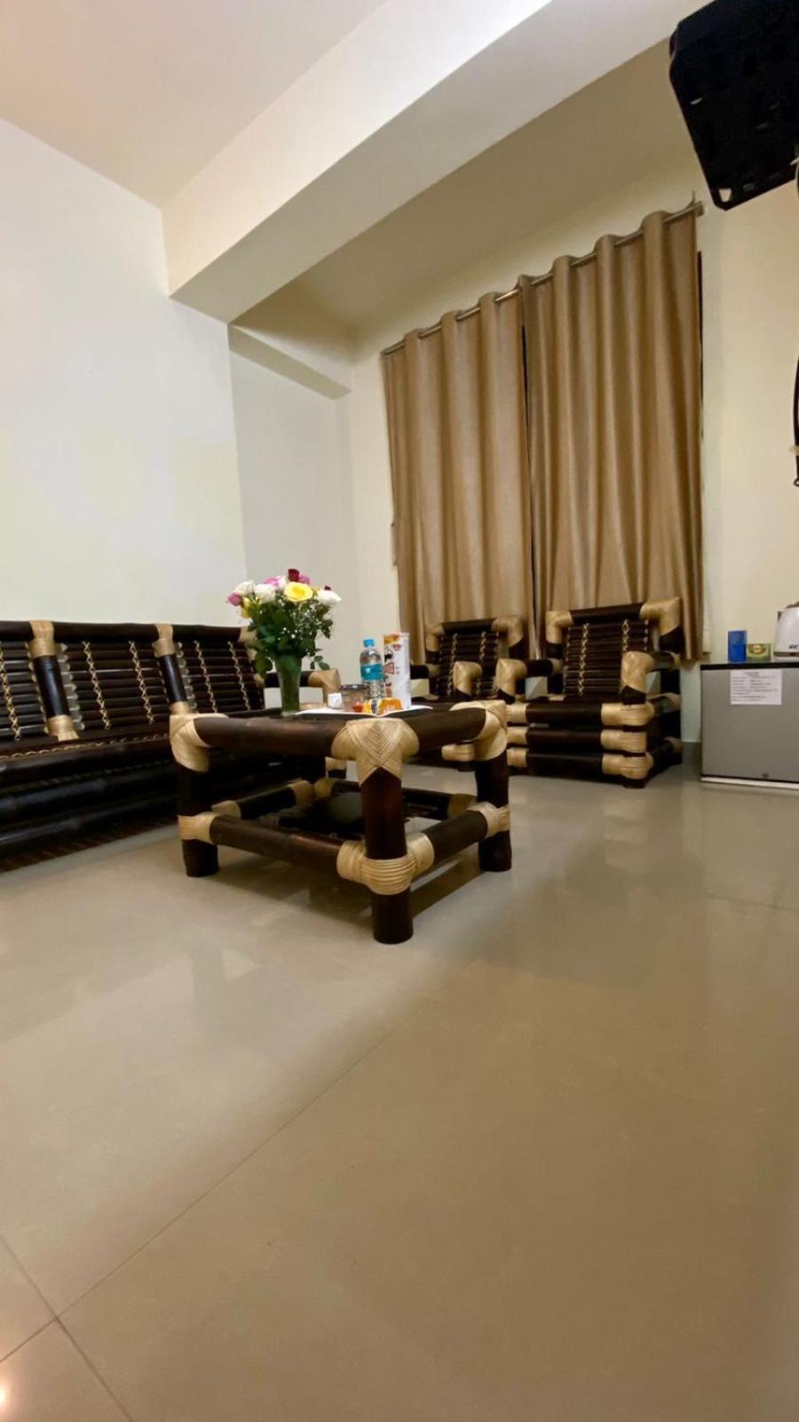 Hotel Travellers Inn Shillong Dış mekan fotoğraf