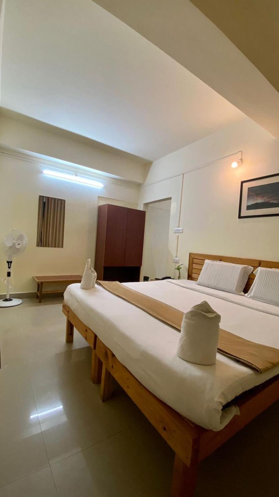 Hotel Travellers Inn Shillong Dış mekan fotoğraf