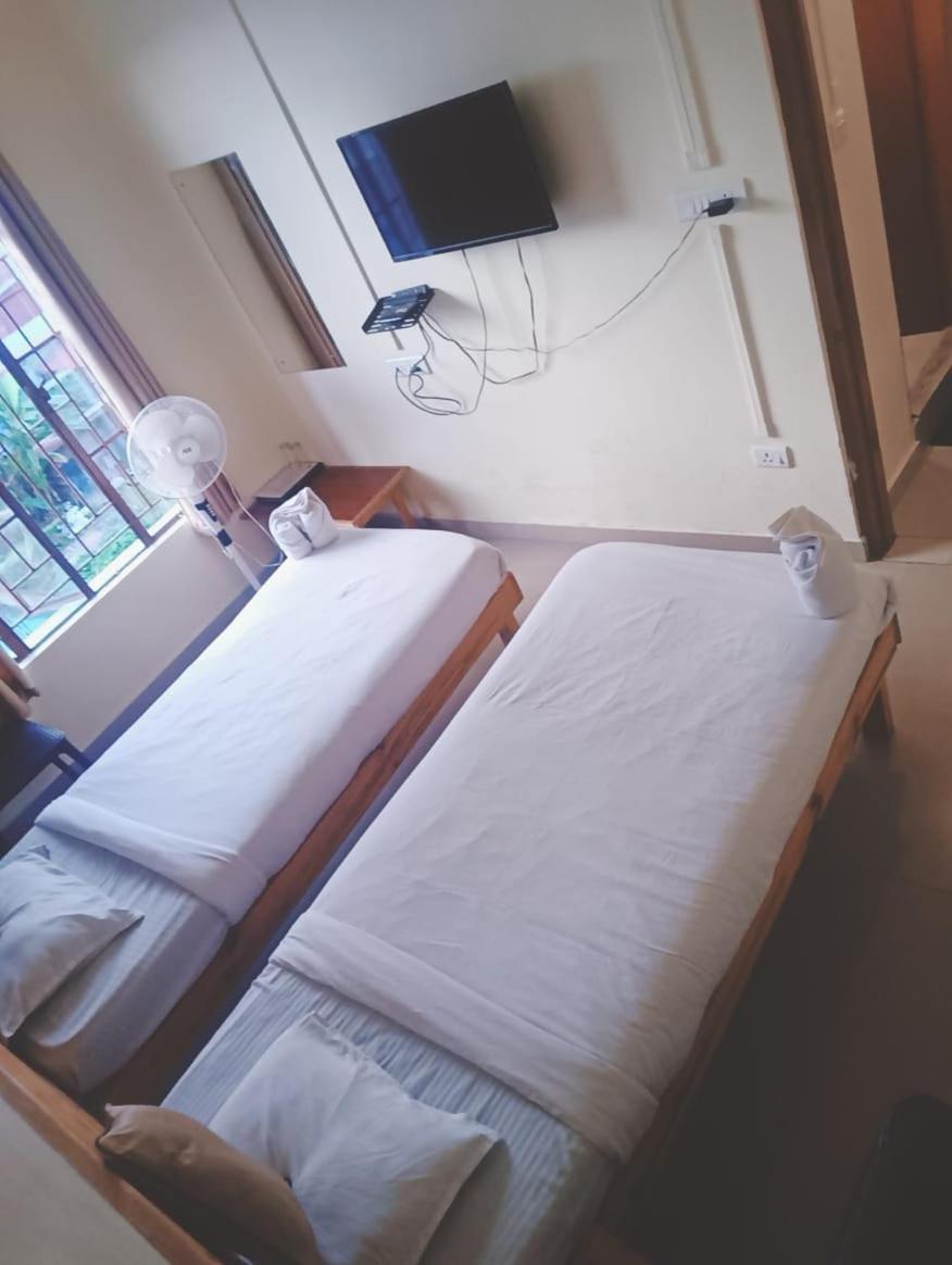 Hotel Travellers Inn Shillong Dış mekan fotoğraf
