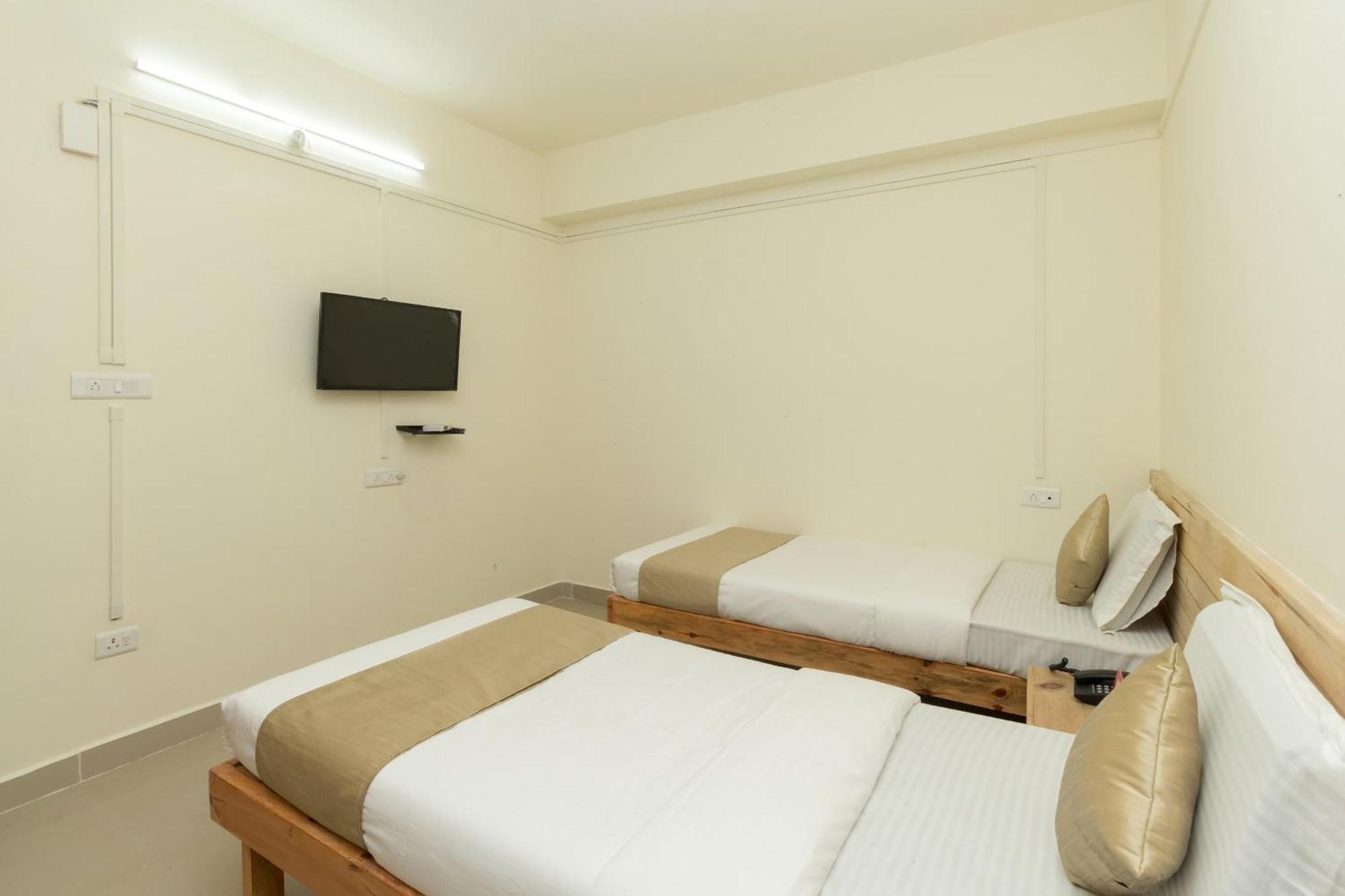 Hotel Travellers Inn Shillong Dış mekan fotoğraf