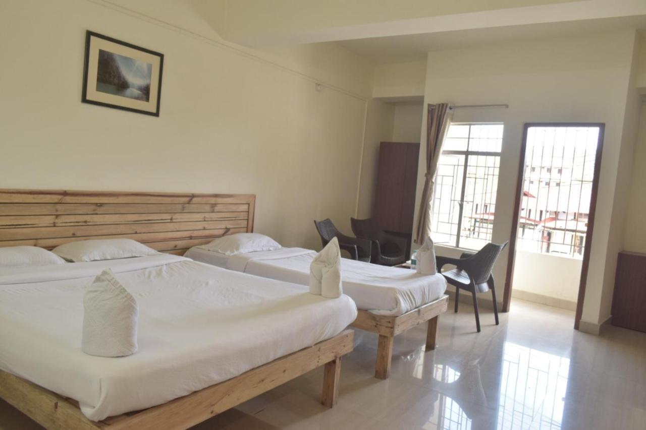 Hotel Travellers Inn Shillong Dış mekan fotoğraf