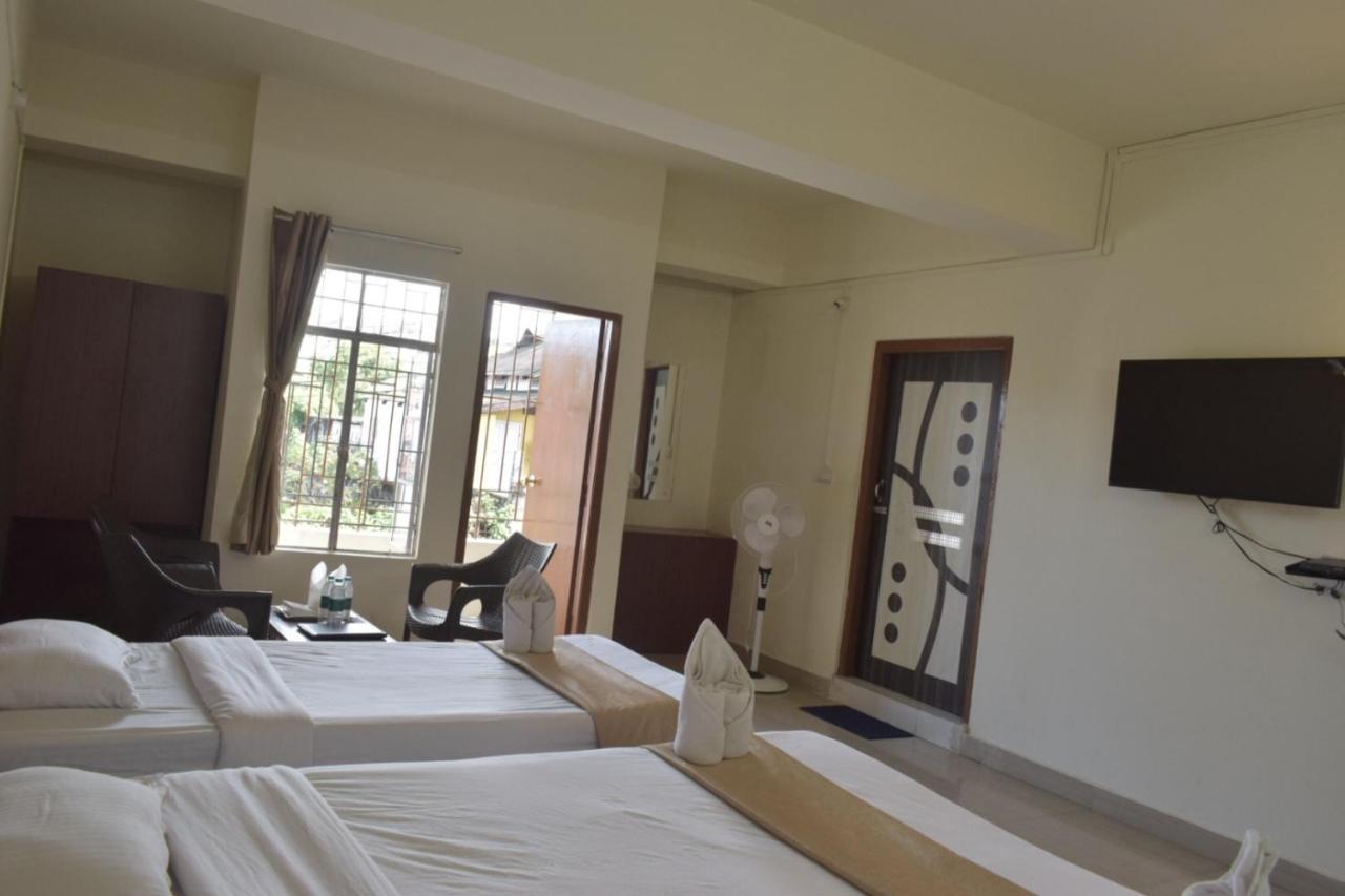 Hotel Travellers Inn Shillong Dış mekan fotoğraf