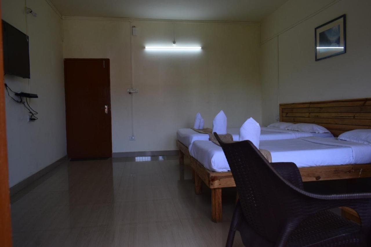 Hotel Travellers Inn Shillong Dış mekan fotoğraf