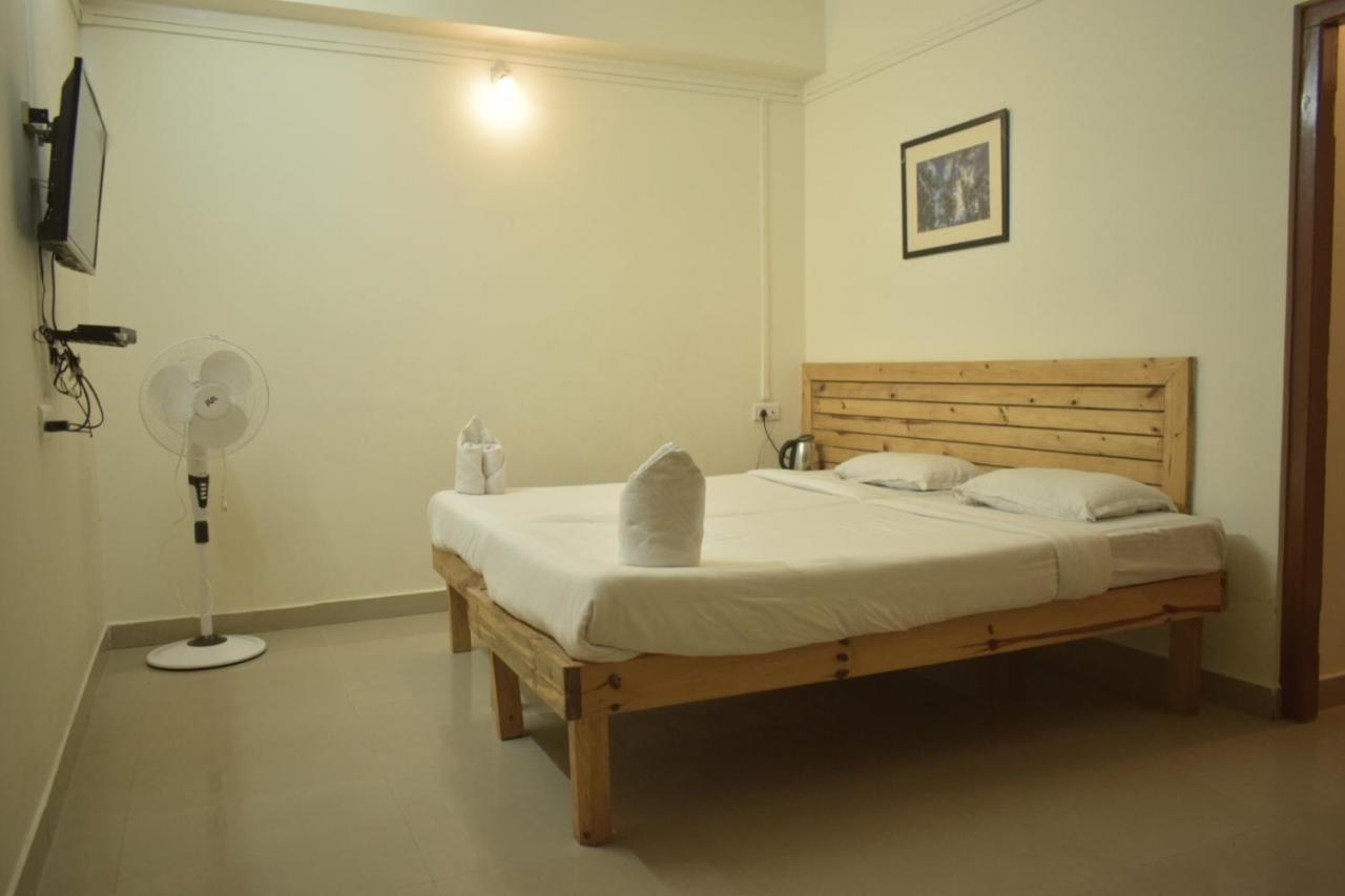 Hotel Travellers Inn Shillong Dış mekan fotoğraf